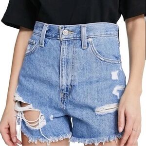 Levi's Blue High Waisted Mom Short Jean
Distressed with Raw Hem Sz 29